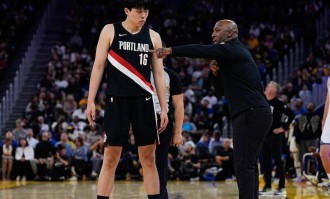 杨瀚森谈对阵库里感受 比卢普斯：他表现并不糟糕