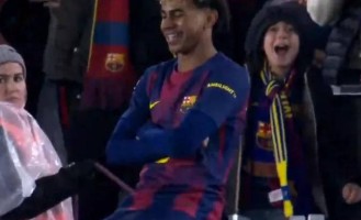 超级世界波！亚马尔凌空侧钩破门斩获2026西甲首球，弗里克狂喜庆祝