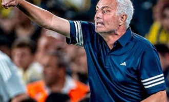 穆里尼奥带队逆转晋级，欧冠正赛只差一步！